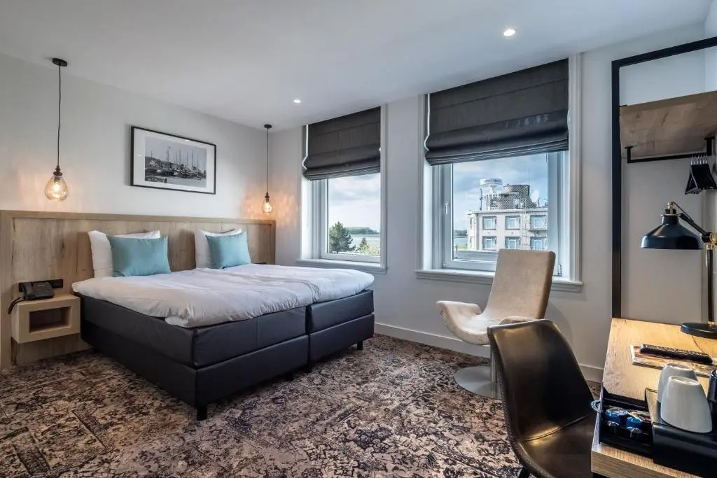 Deluxe Double room (full double bed)