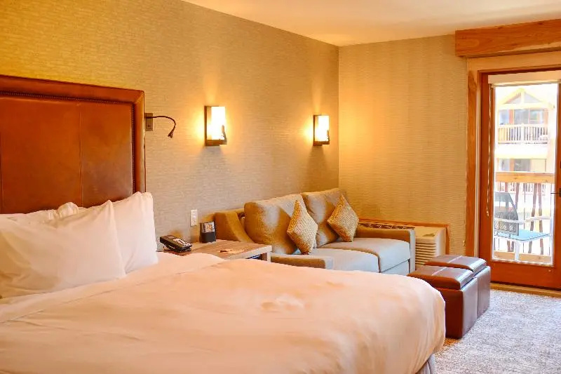 Moose Hotel And Suites - Chambres