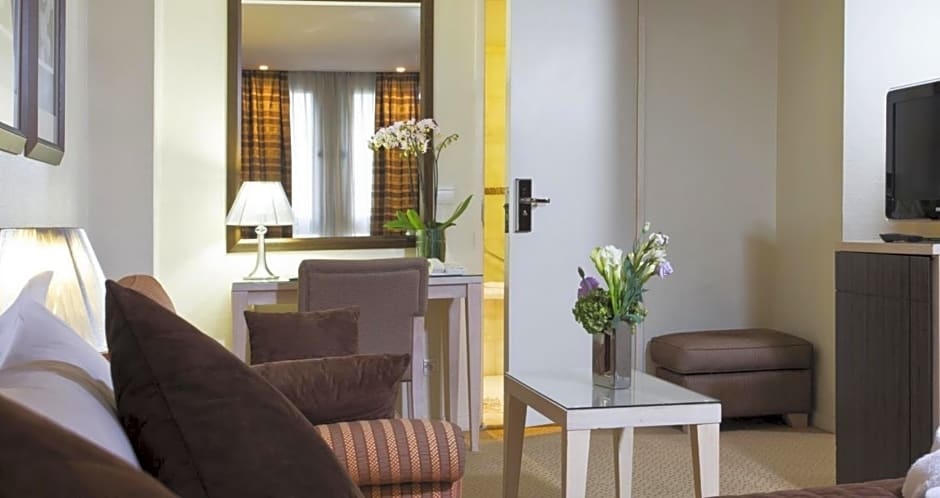Le Pera Hotel 91