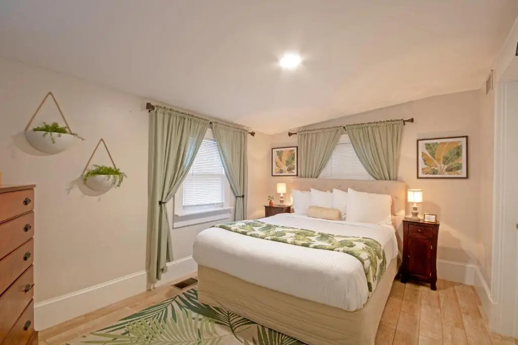 Standard Double room with balcony (full double bed)