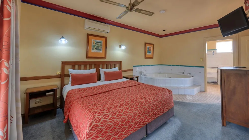 Executive Double Suite with balcony full double bed