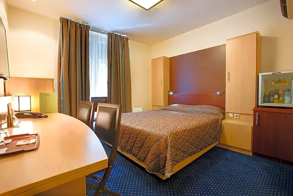 Hôtel Terminus Montparnasse 60