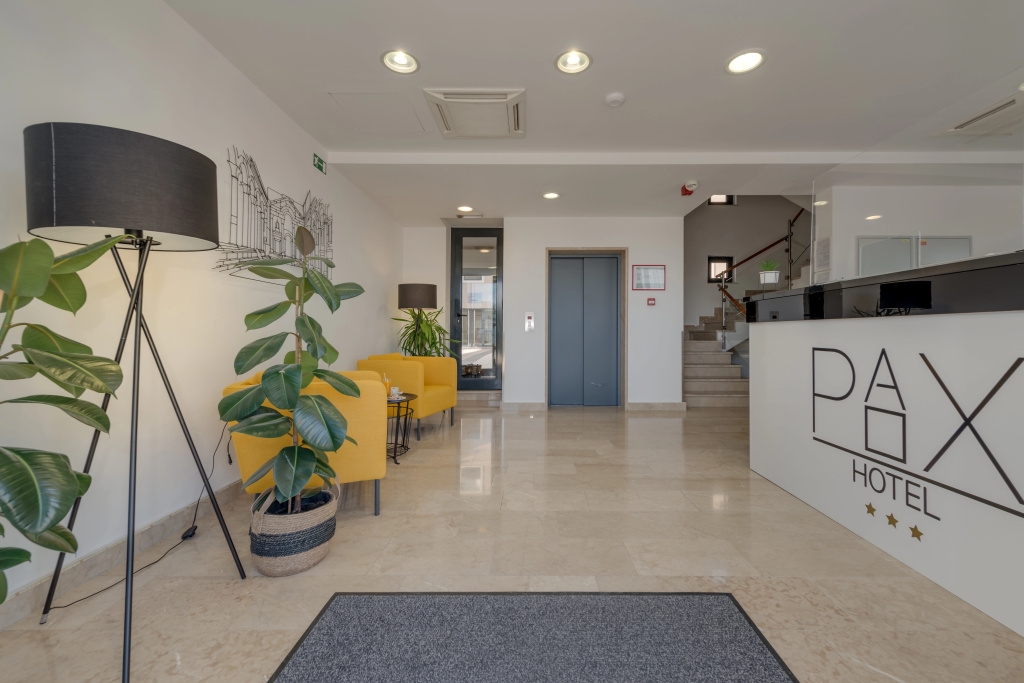 Lobby & Reception