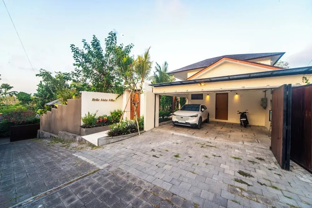 Luxury 4 Bedroom Bella Vista Villa
