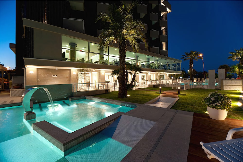 Hotel photo 12
