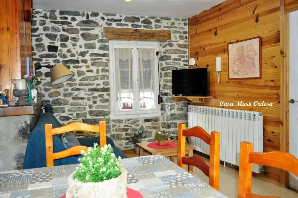 3 Bedrooms Apartment