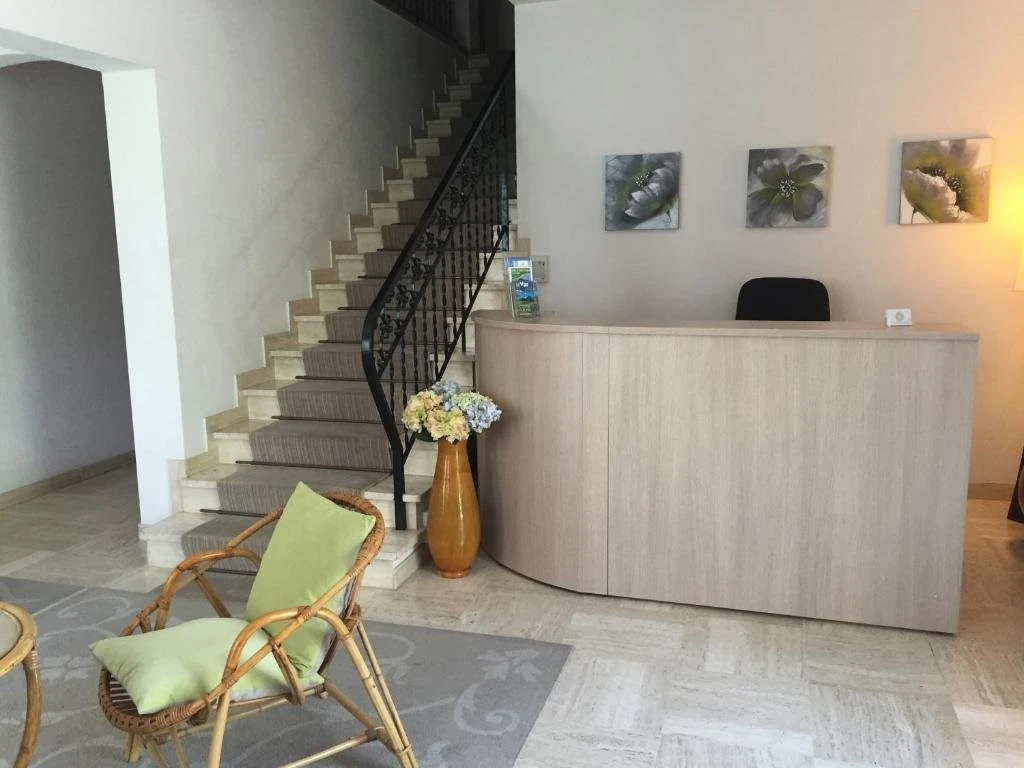 Lobby & Reception