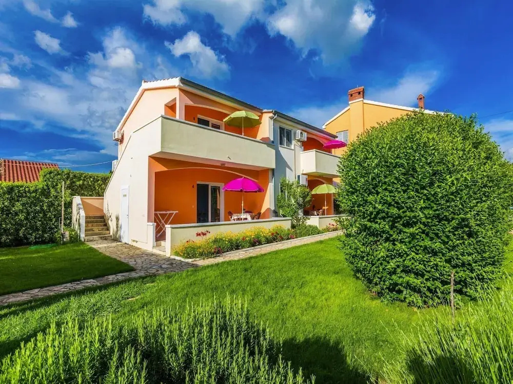 Apartment in Nin Near Beach & Pool