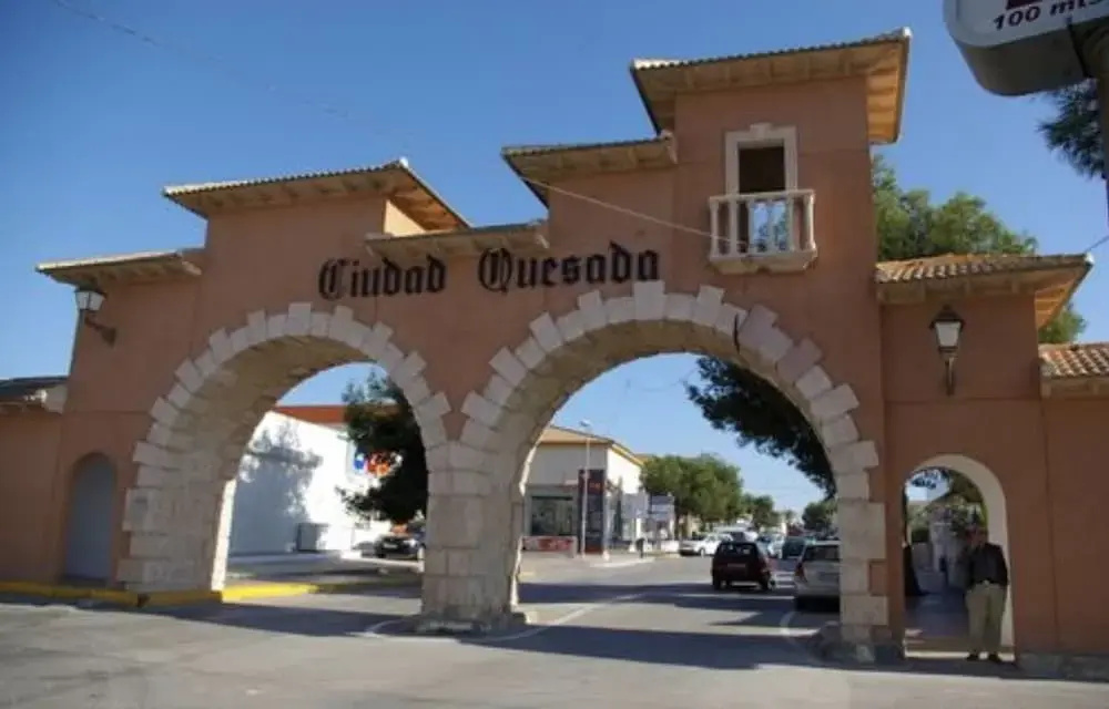 Lovely 2-Bed Apartment in Pueblo Bravo, Quesada