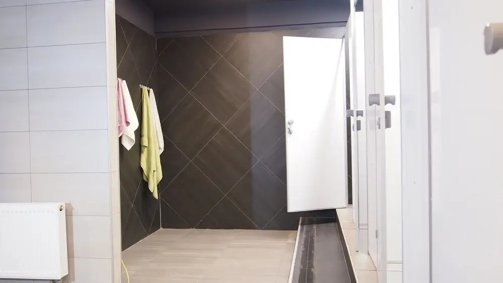 Кровать в общем номере (мужской номер) в Opaliha Loft rooms