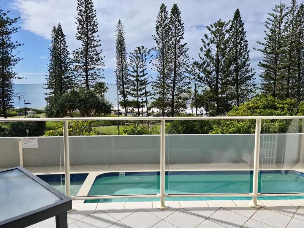 3 Bedrooms Apartment beachfront