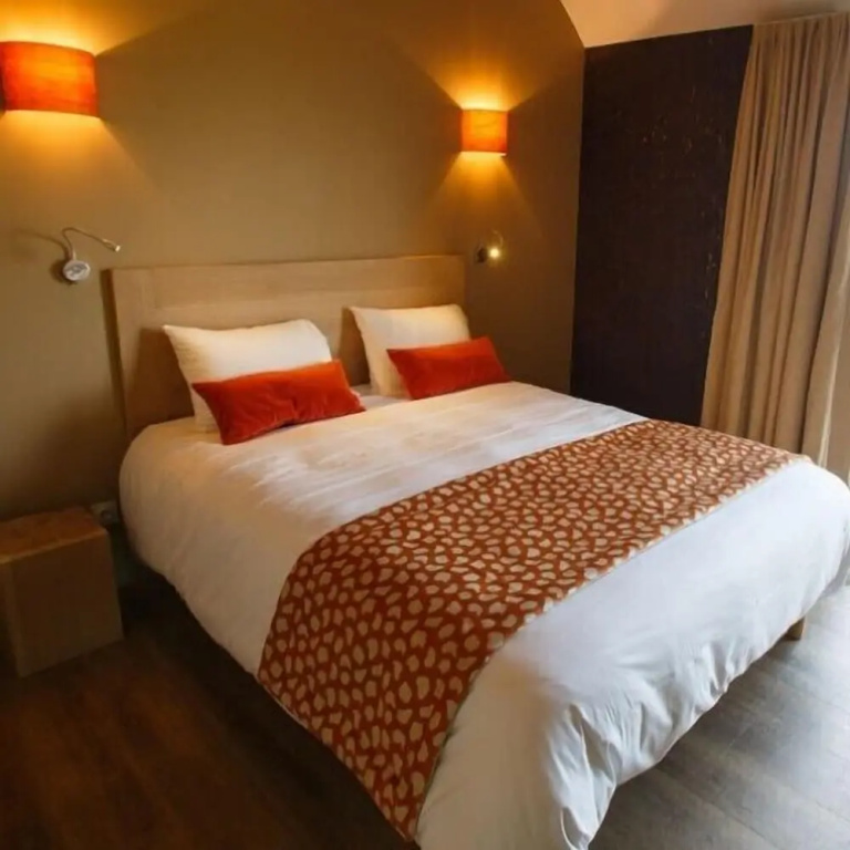 Standard Double room with balcony (full double bed)