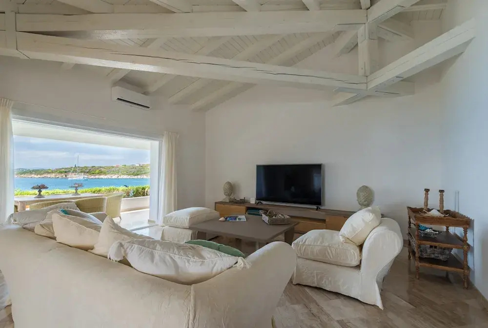 3 Bedrooms Apartment