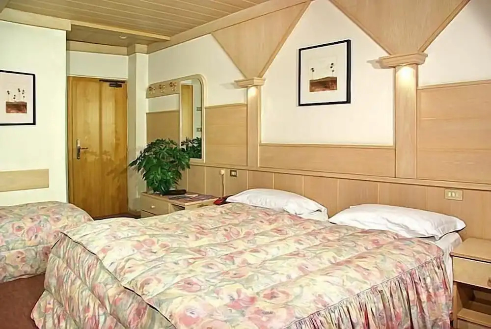 Classic Double room (full double bed)