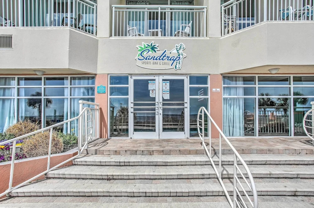 2 Mi to Barefoot Landing: Beachfront Resort Studio