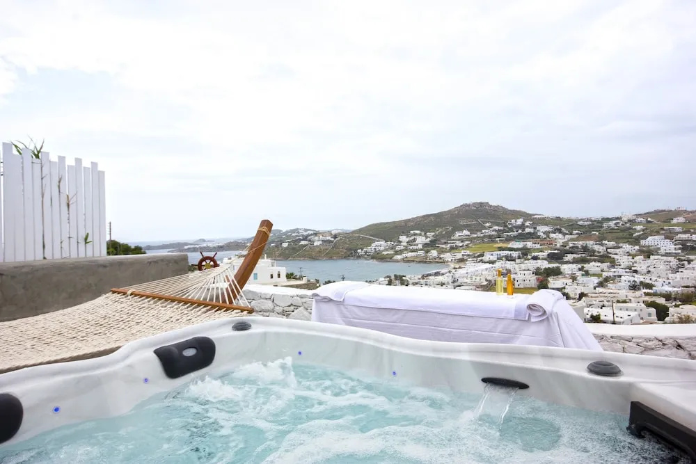 Anixi Lounge Suites - Adults Only