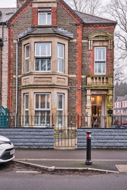Charming Cardiff Home With Private Parking & Modern Amenities