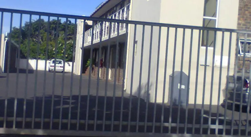 CHEZNOUS
