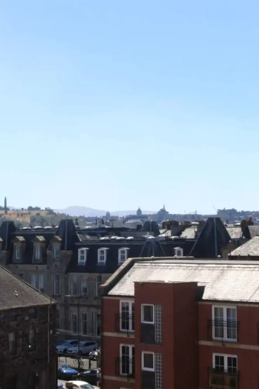 Gorgeous 2 Bedroom Apartment in Vibrant Leith With Amazing Views
