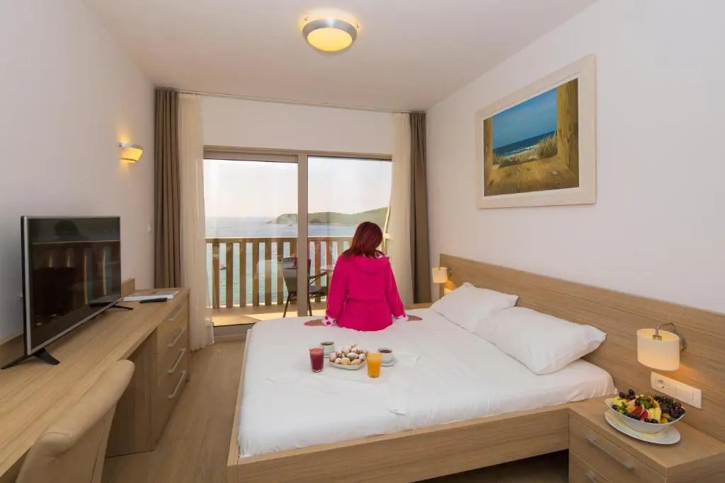 Standard Double room with balcony and with sea view (full double bed)
