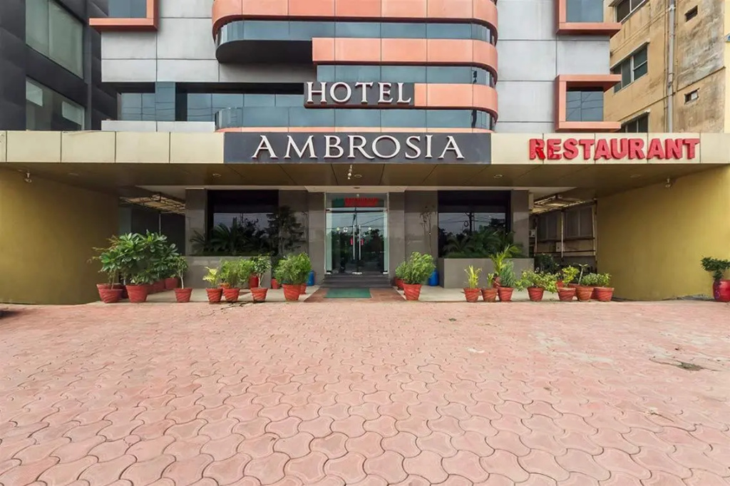 OYO 13414 Hotel Ambrosia