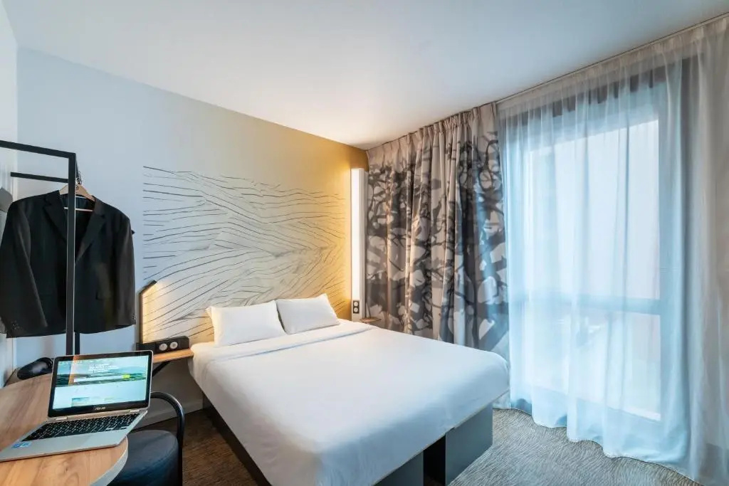 Double room (full double bed)