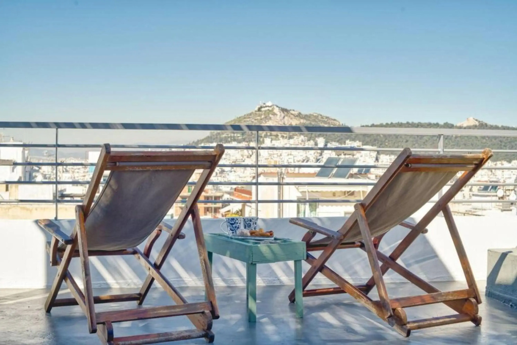 Pristine penthouse with Parthenon view by the pool