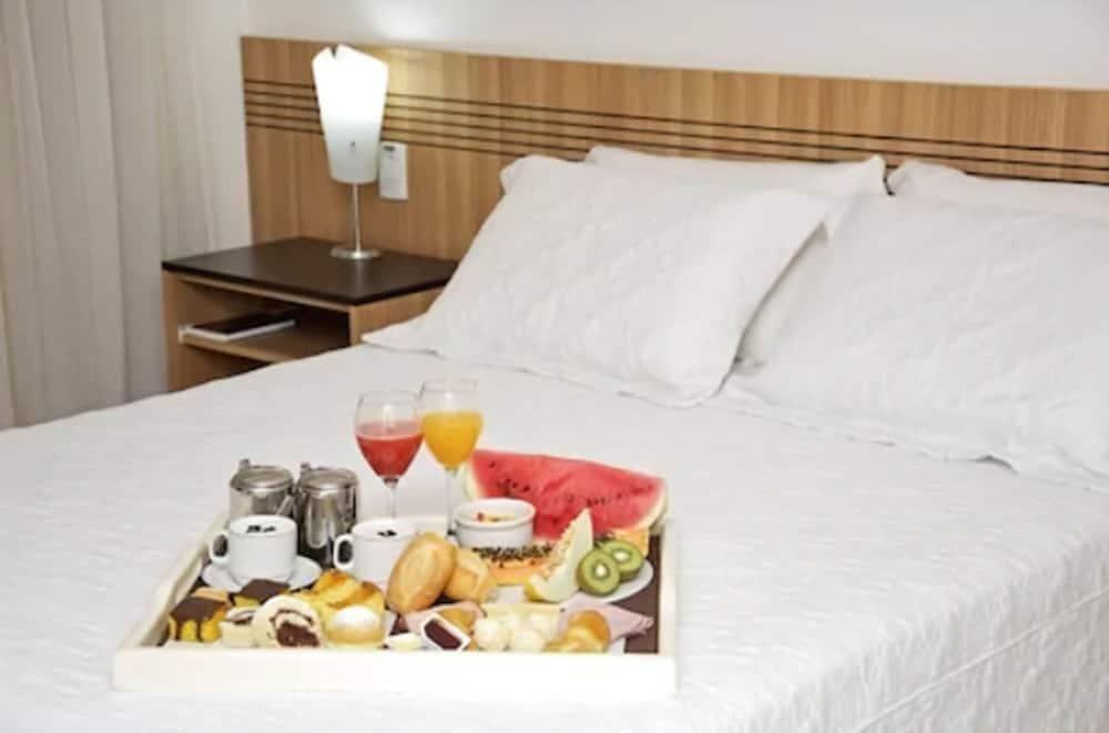 Delcas Hotel — фото 2