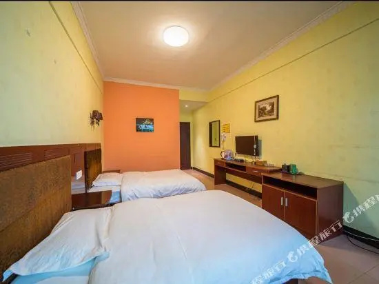 Deluxe Double room (full double bed)