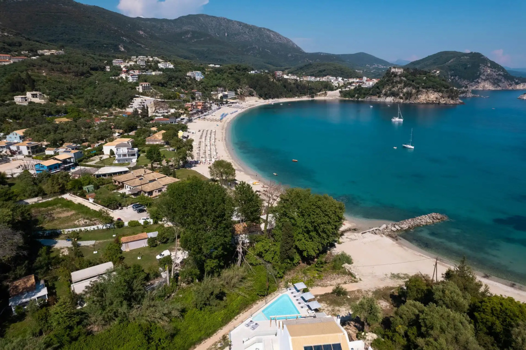 Beach & Waterfront