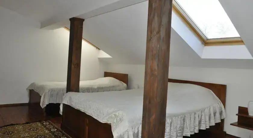 Todeva House - Général