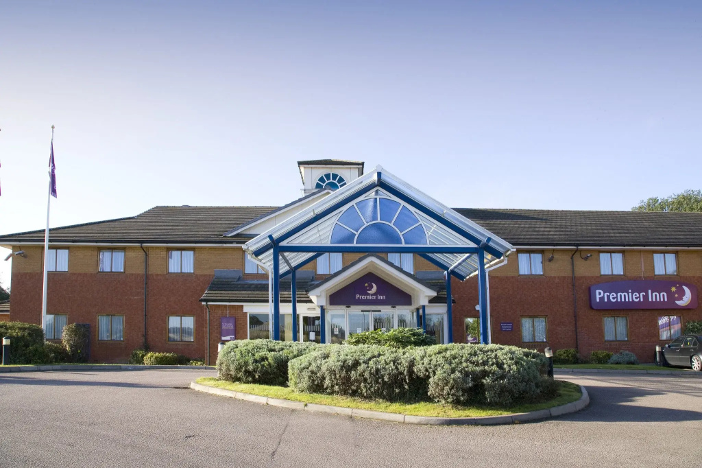 Premier Inn Luton South (m1, J9)