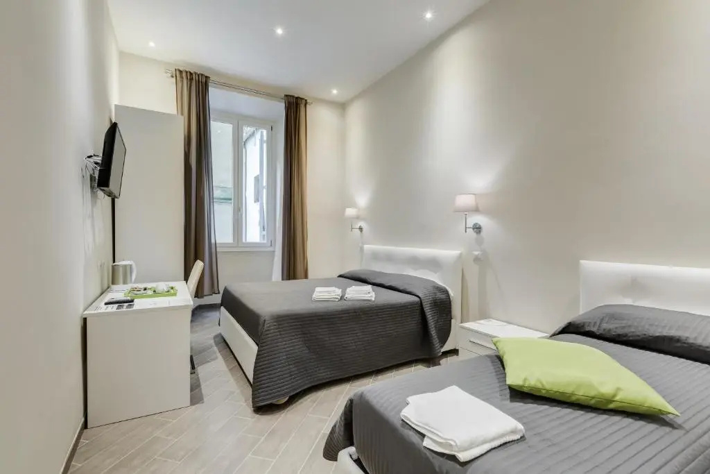 Standard Triple room