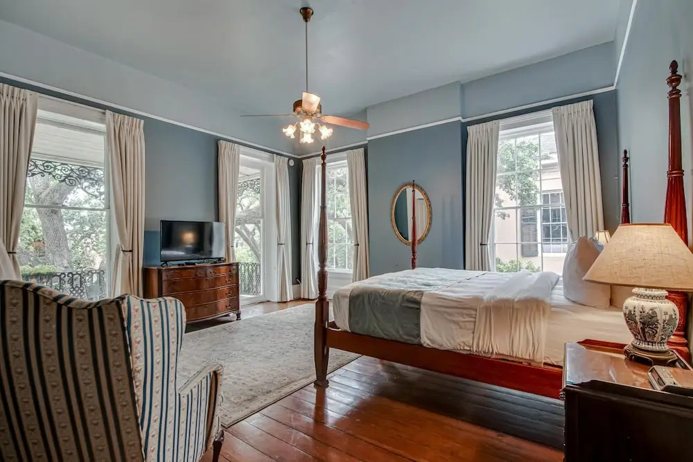 Standard Double room with balcony (full double bed)