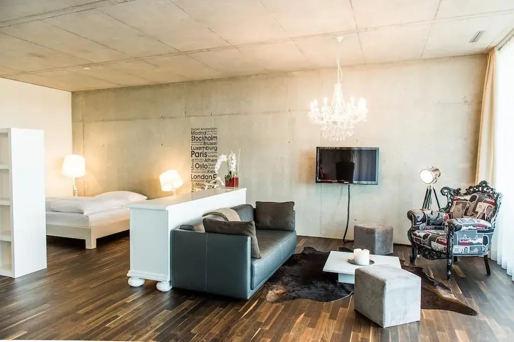 Lobby & Reception