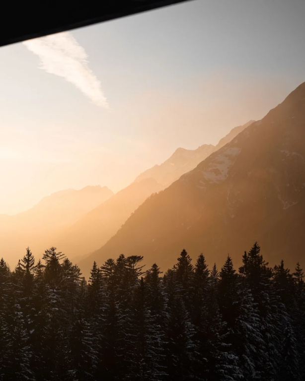 Standard Single room with balcony and with mountain view (single bed)