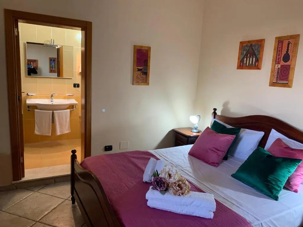 Deluxe Double room with balcony (full double bed)
