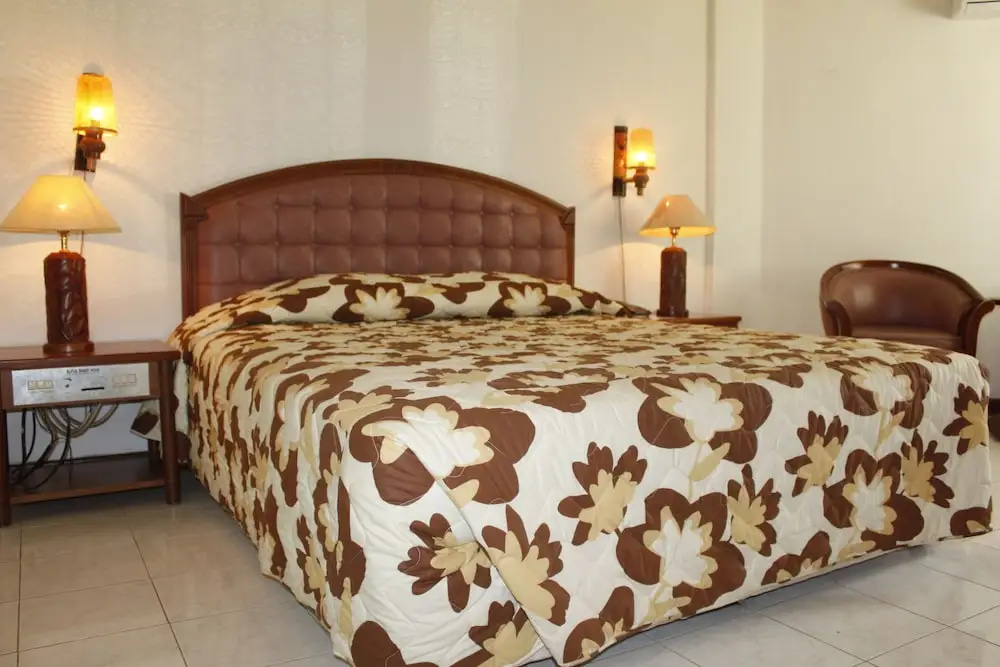 Surya Pesona Beach Hotel - Chambres
