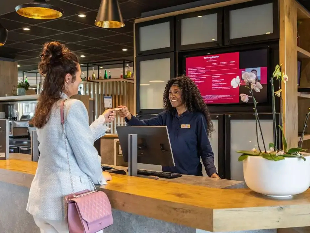 Lobby & Reception