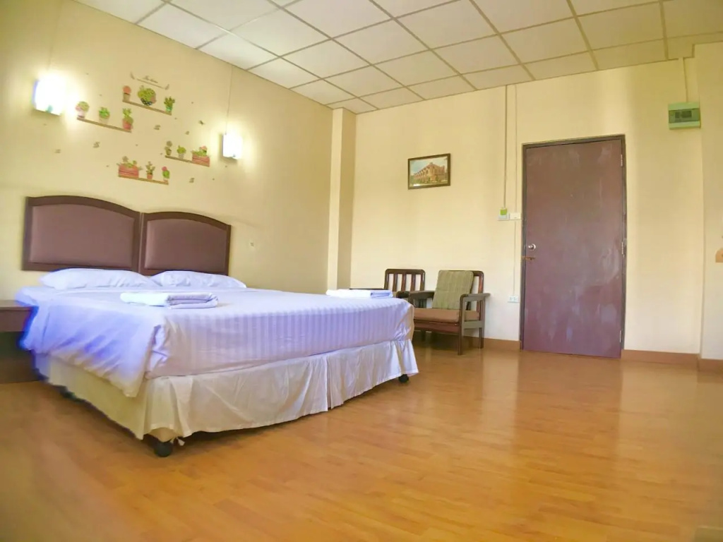Deluxe Double room (full double bed)