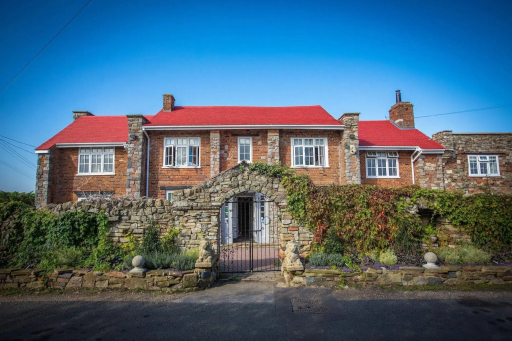 Crescent Turner Hotel