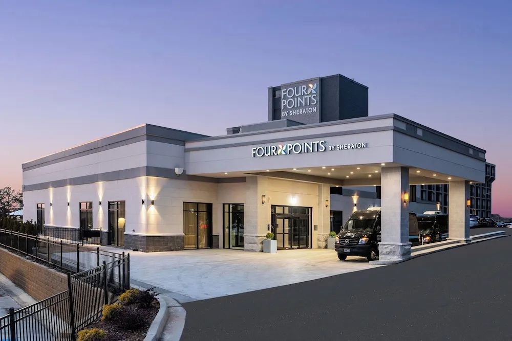 Comfort Inn & Suites Airport Camp Creek