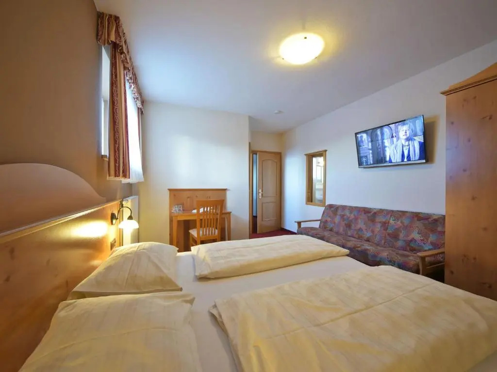 Standard Double room (full double bed)
