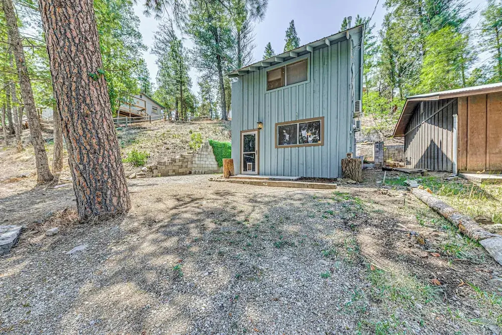 < 1 Mi to Grindstone Lake: Cabin w/ Large Yard!