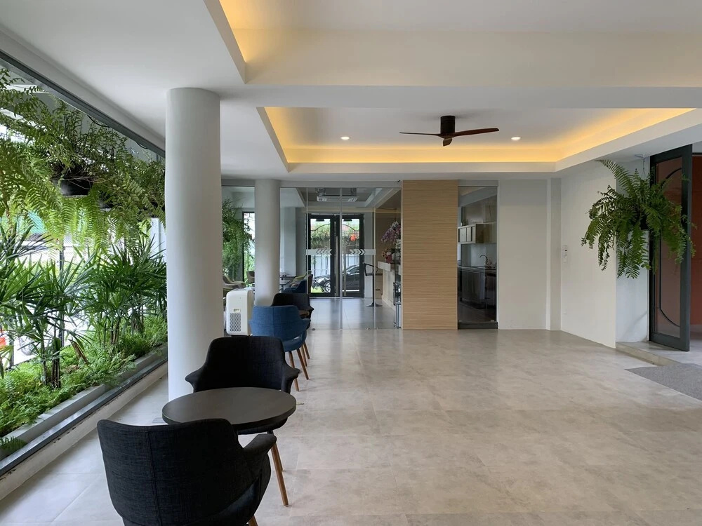 Lobby & Reception