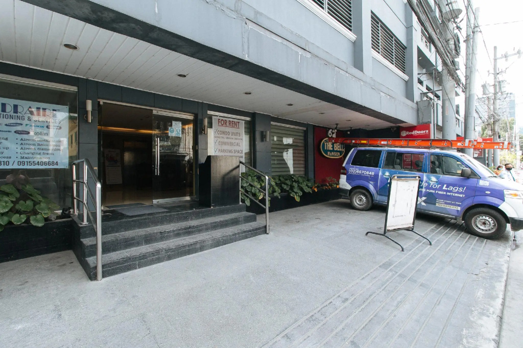 RedDoorz Plus @ Project 6 Quezon City
