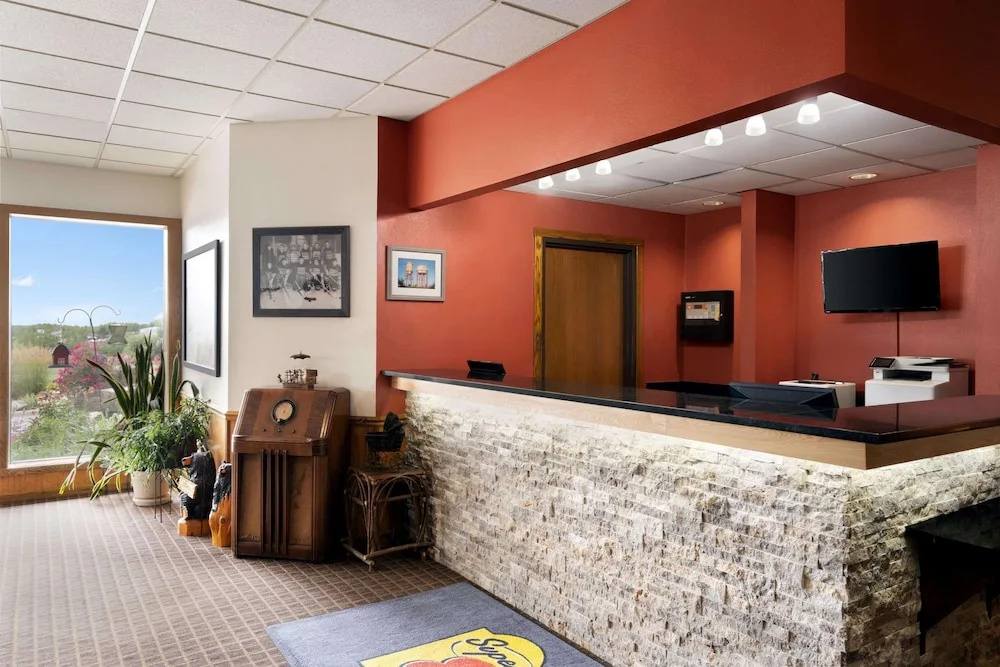 Lobby & Reception