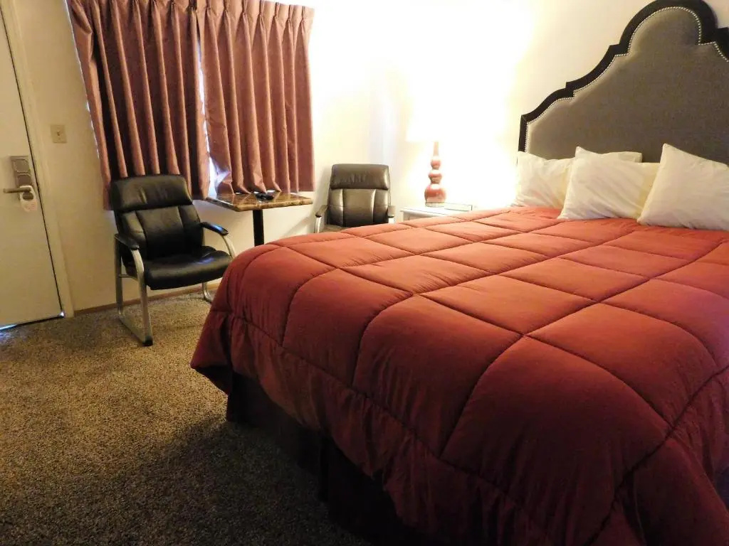 Deluxe Double room (full double bed)