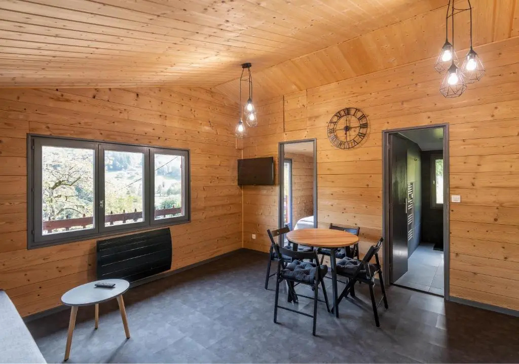 Voir la photo 2 — Chalet du Faubourg & Jacuzzi privatif