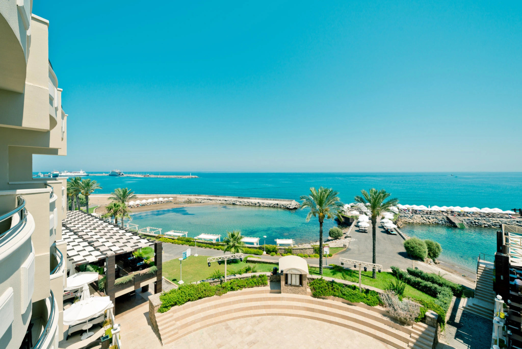 Beach & Waterfront